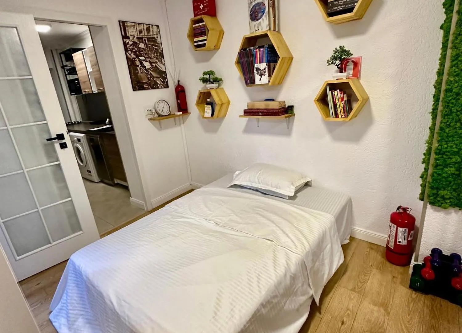 Ralav Studio Bukarest 0*,